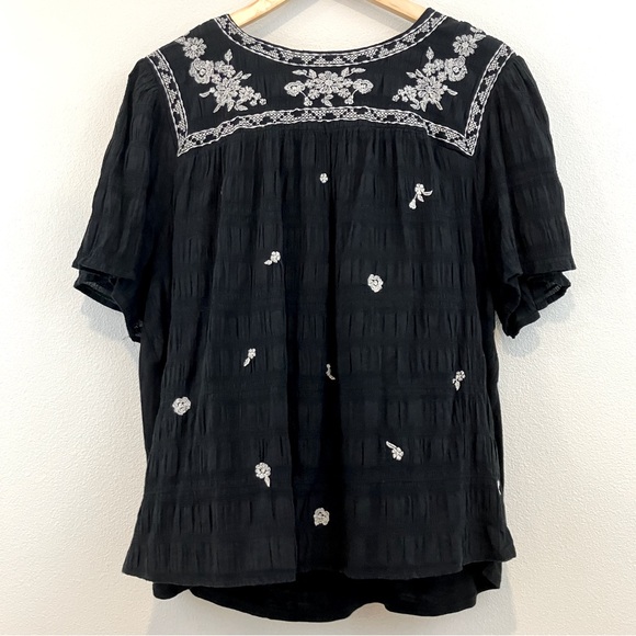 Knox Rose | Black Short Sleeve Embroidered Top - Picture 3 of 10